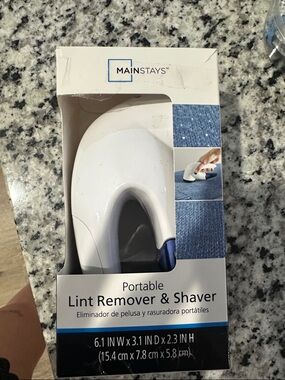 Mainstays White Portable Lint Remover with Blue Accents